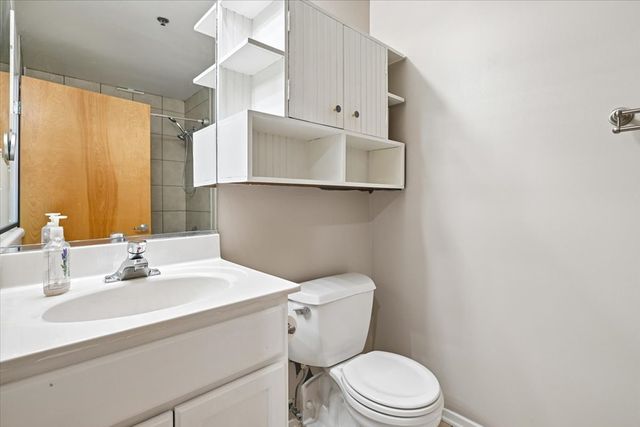 6 S Laflin Street 304, Chicago, IL 60607
