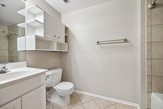 6 S Laflin Street 304, Chicago, IL 60607