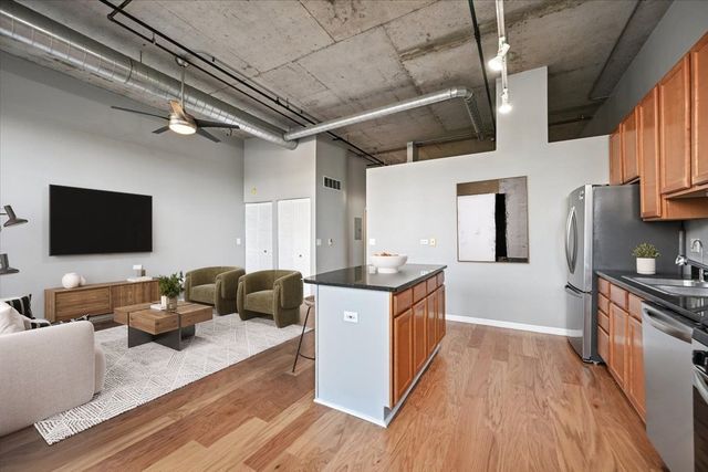 6 S Laflin Street 304, Chicago, IL 60607