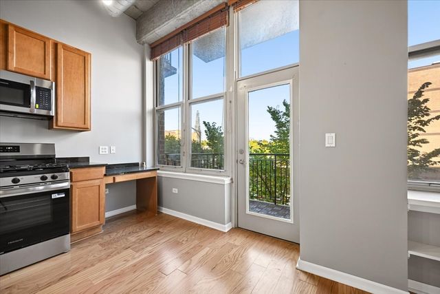 6 S Laflin Street 304, Chicago, IL 60607