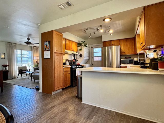 1402 Camelot CIR, Austin, TX 78745