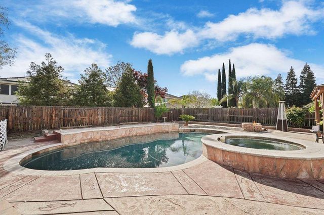 4526 Oakridge Dr, Tracy, CA 95377