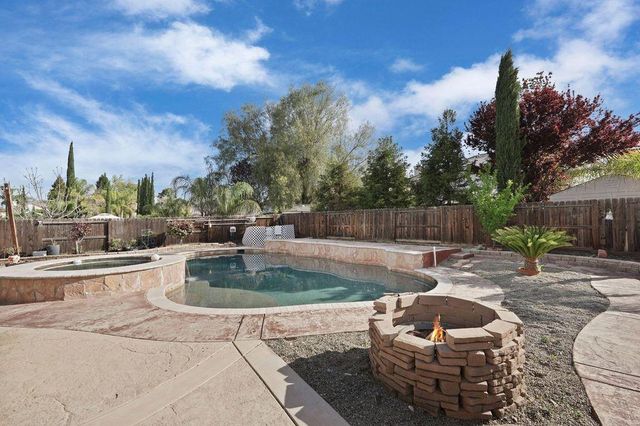 4526 Oakridge Dr, Tracy, CA 95377