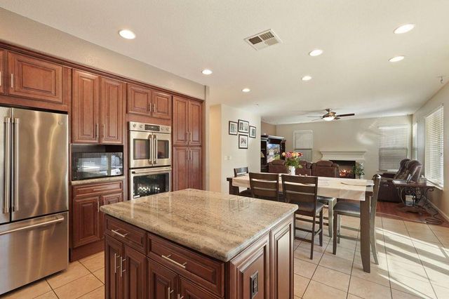 4526 Oakridge Dr, Tracy, CA 95377