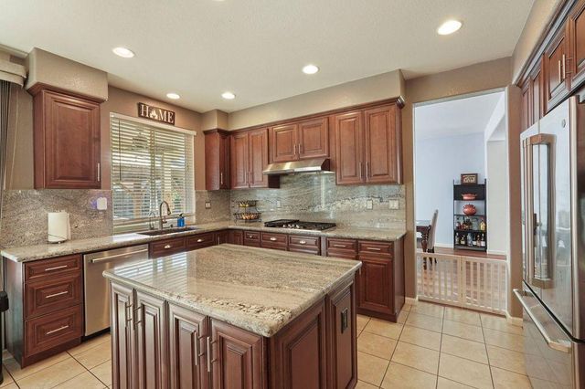 4526 Oakridge Dr, Tracy, CA 95377