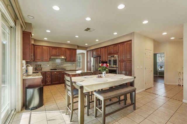 4526 Oakridge Dr, Tracy, CA 95377