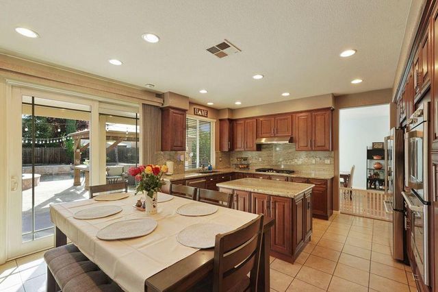 4526 Oakridge Dr, Tracy, CA 95377