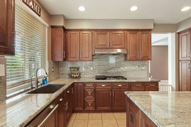 4526 Oakridge Dr, Tracy, CA 95377