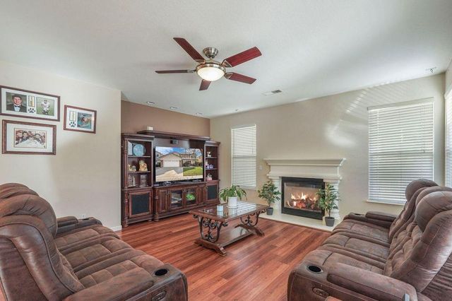 4526 Oakridge Dr, Tracy, CA 95377