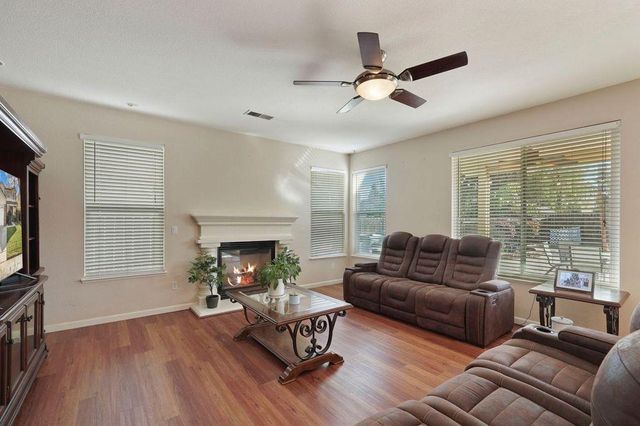 4526 Oakridge Dr, Tracy, CA 95377