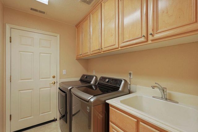 4526 Oakridge Dr, Tracy, CA 95377