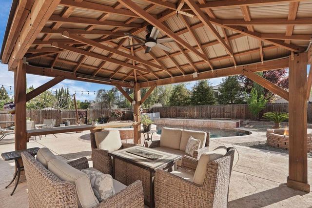 4526 Oakridge Dr, Tracy, CA 95377