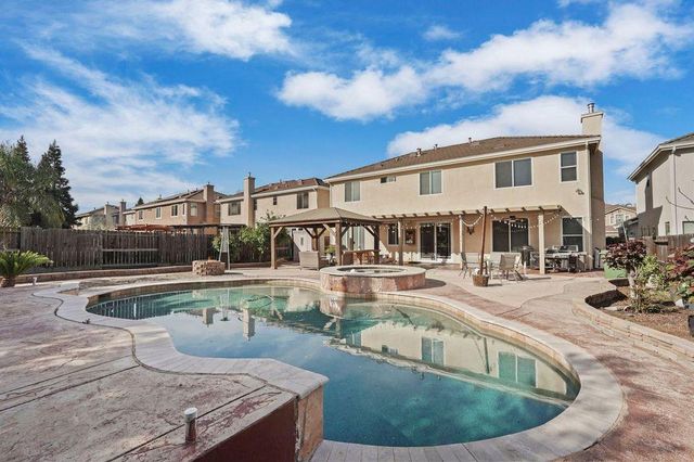 4526 Oakridge Dr, Tracy, CA 95377