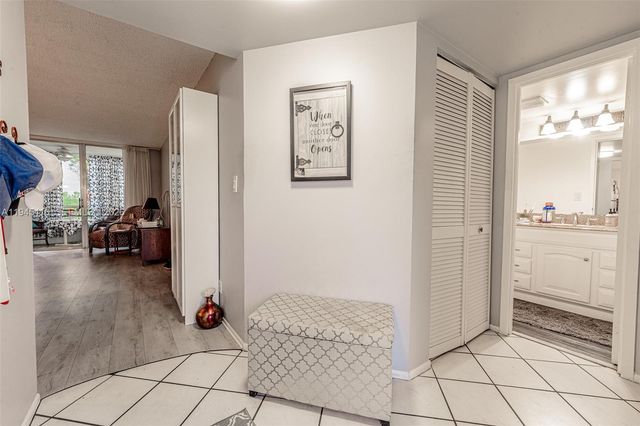 2601 NW 48th Ter 145, Lauderdale Lakes, FL 33313