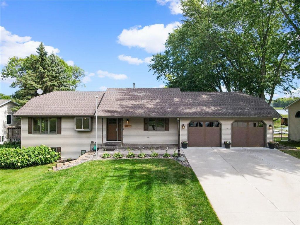 31117 Peninsula Avenue, Lindstrom, MN 55045 — exterior