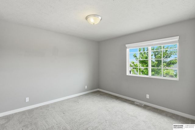 4801 N 181st Street, Elkhorn, NE 68022