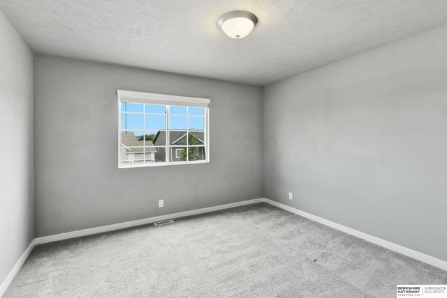 4801 N 181st Street, Elkhorn, NE 68022