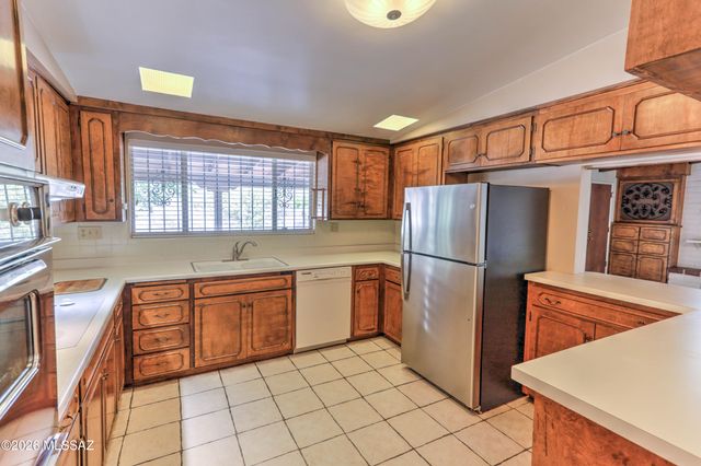 6220 N Placita Avila, Tucson, AZ 85718