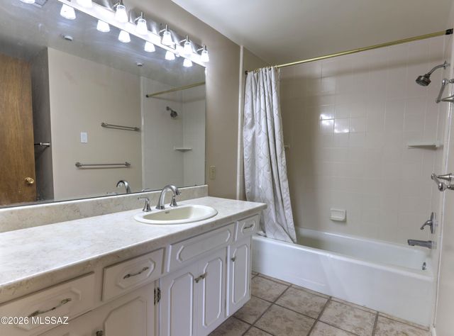 6220 N Placita Avila, Tucson, AZ 85718