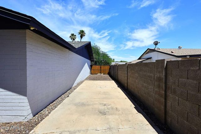 12218 N 50TH Avenue, Glendale, AZ 85304