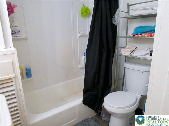 86 Garibaldi Avenue, Roseto Boro, PA 18013