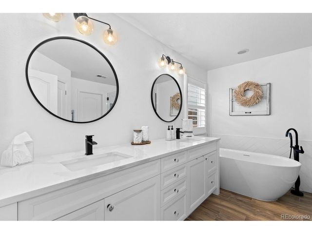 23753 E Briarwood Dr, Aurora, CO 80016