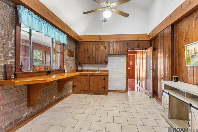 32063 Oneal Dr, Springfield, LA 70462