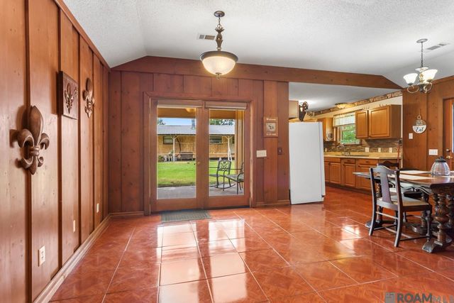 32063 Oneal Dr, Springfield, LA 70462