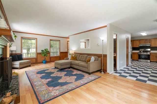 385 Roswell Farms Road, Roswell, GA 30075