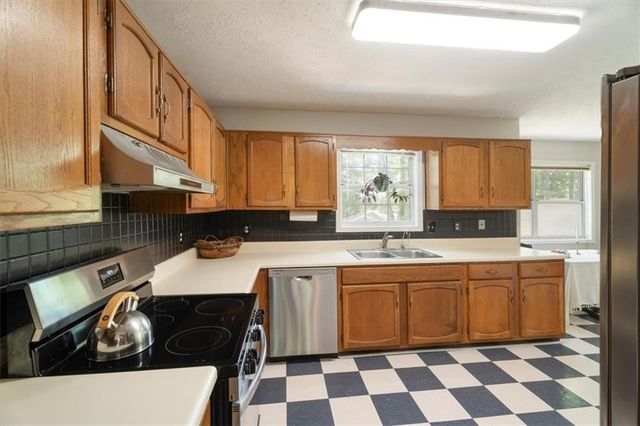 385 Roswell Farms Road, Roswell, GA 30075