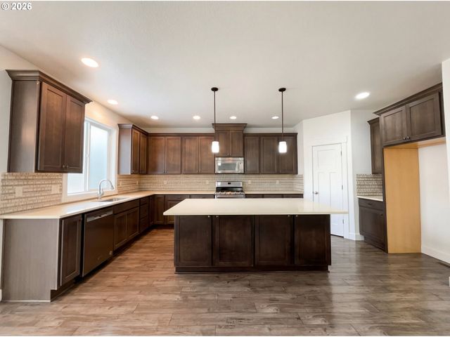 12779 LINDSAY ANNE Ln, Oregon City, OR 97045