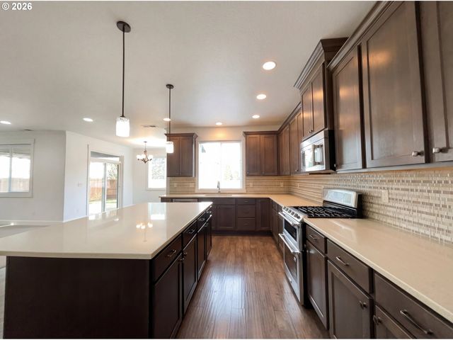 12779 LINDSAY ANNE Ln, Oregon City, OR 97045