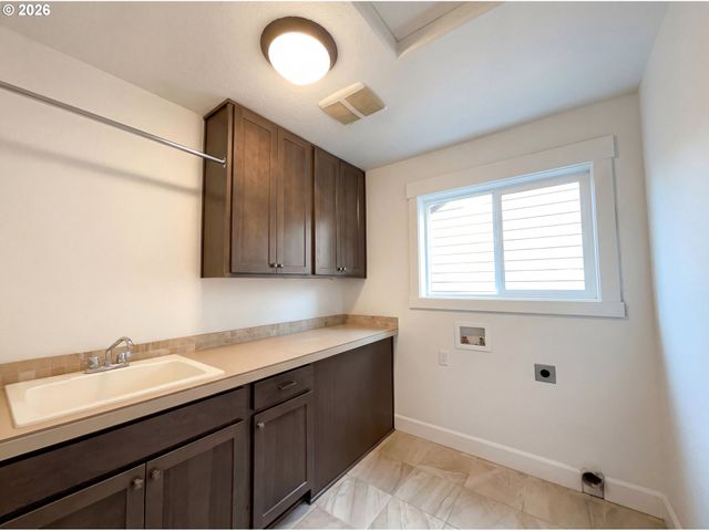 12779 LINDSAY ANNE Ln, Oregon City, OR 97045