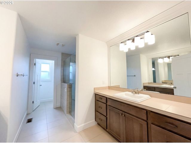 12779 LINDSAY ANNE Ln, Oregon City, OR 97045