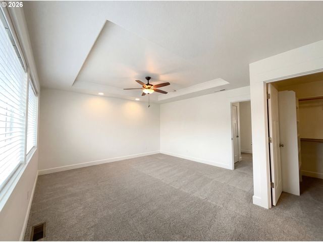 12779 LINDSAY ANNE Ln, Oregon City, OR 97045