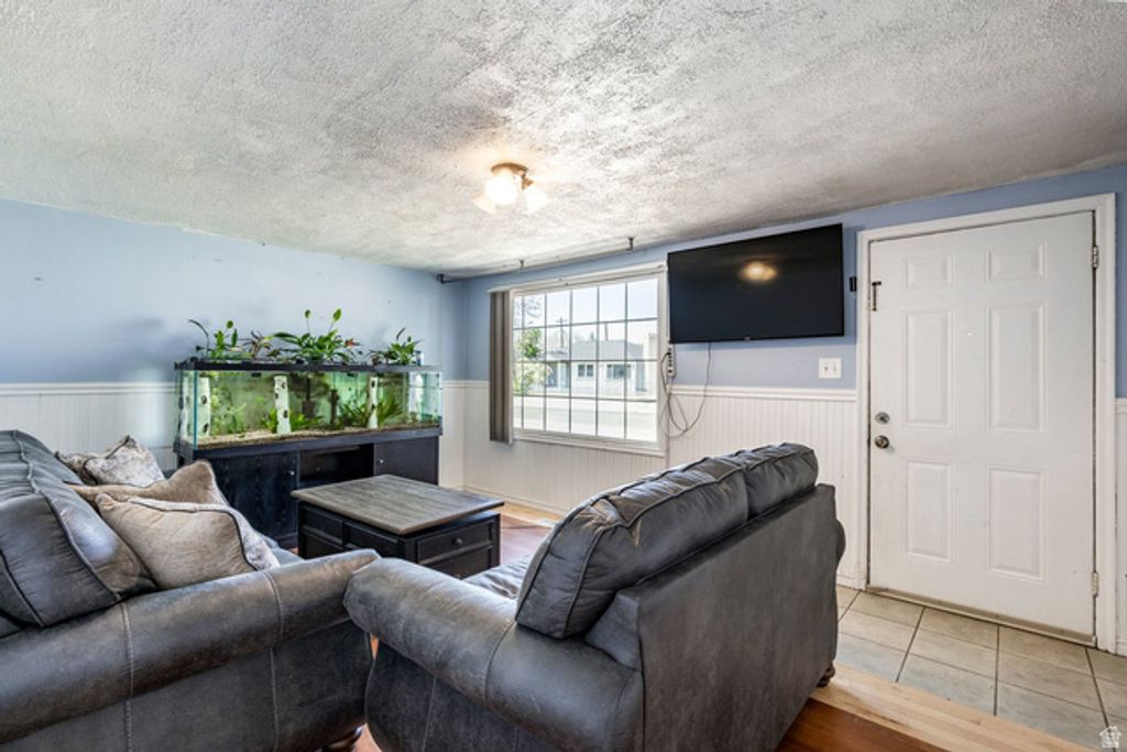 Image 3 of property listing at 307 S PARK ST, Layton, UT 84041