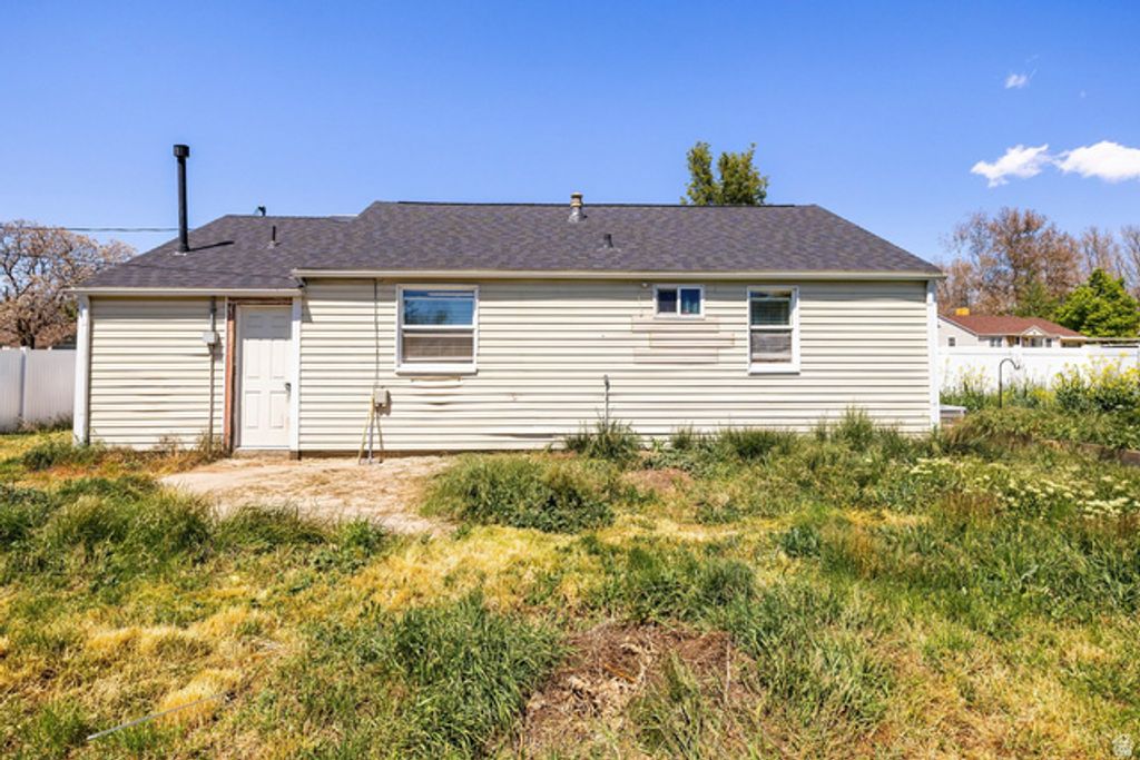 Image 21 of property listing at 307 S PARK ST, Layton, UT 84041
