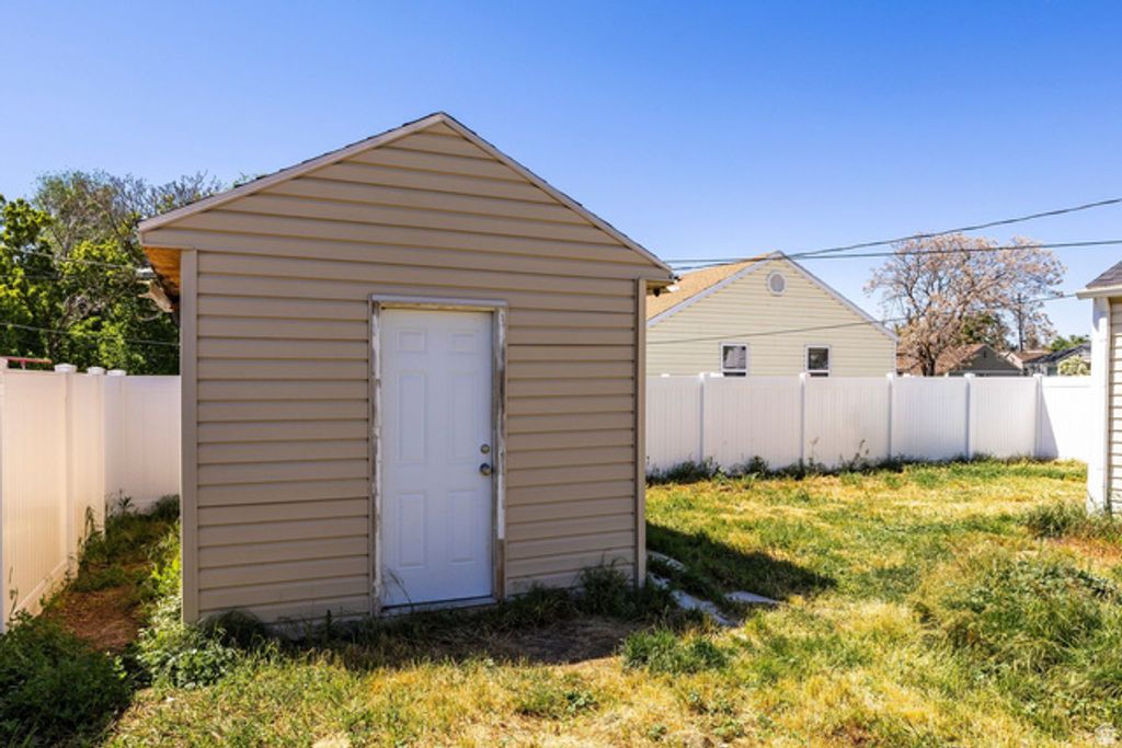 Image 22 of property listing at 307 S PARK ST, Layton, UT 84041