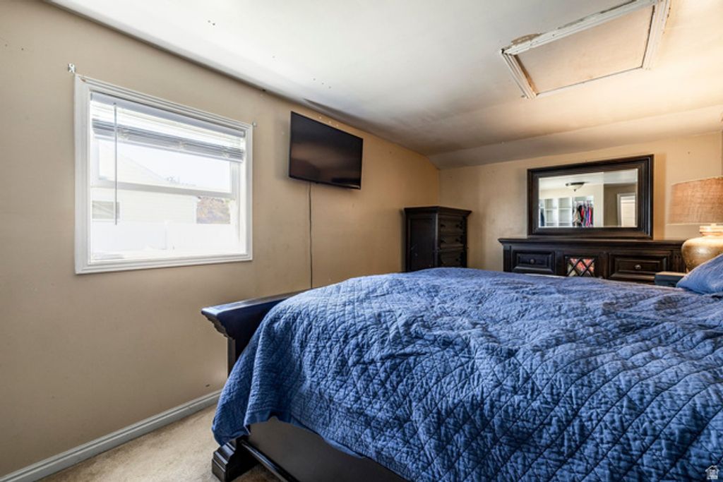 Image 9 of property listing at 307 S PARK ST, Layton, UT 84041