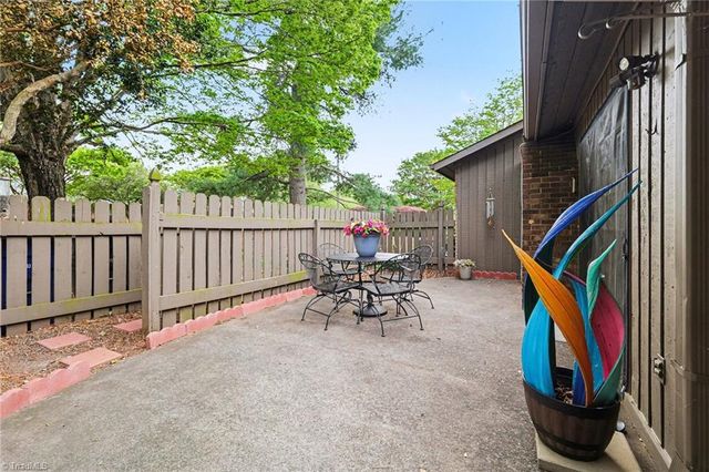 132 Breckindale Circle, Winston-salem, NC 27104