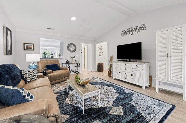 132 Breckindale Circle, Winston-salem, NC 27104