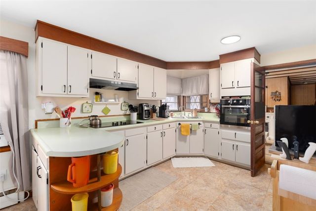 19 Cedarcrest Drive, Preston, CT 06365