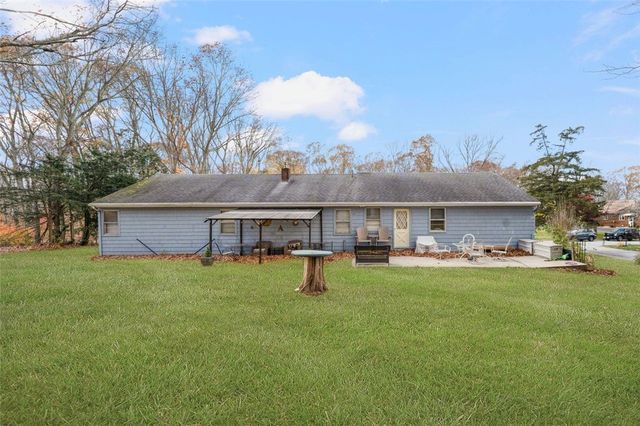 19 Cedarcrest Drive, Preston, CT 06365