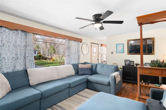 19 Cedarcrest Drive, Preston, CT 06365