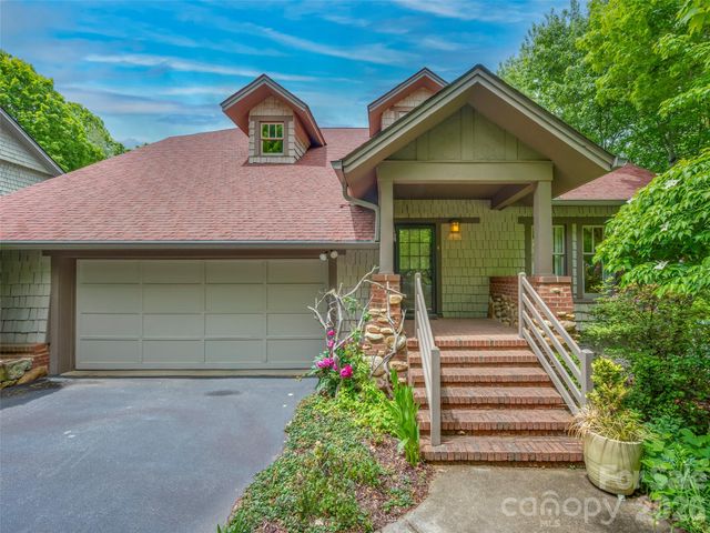 4 Lacoste Drive, Hendersonville, NC 28739