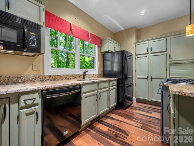 4 Lacoste Drive, Hendersonville, NC 28739
