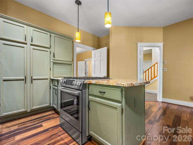 4 Lacoste Drive, Hendersonville, NC 28739