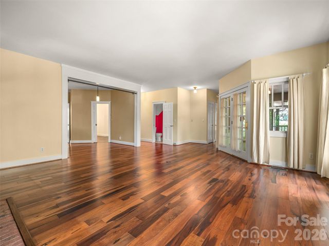 4 Lacoste Drive, Hendersonville, NC 28739