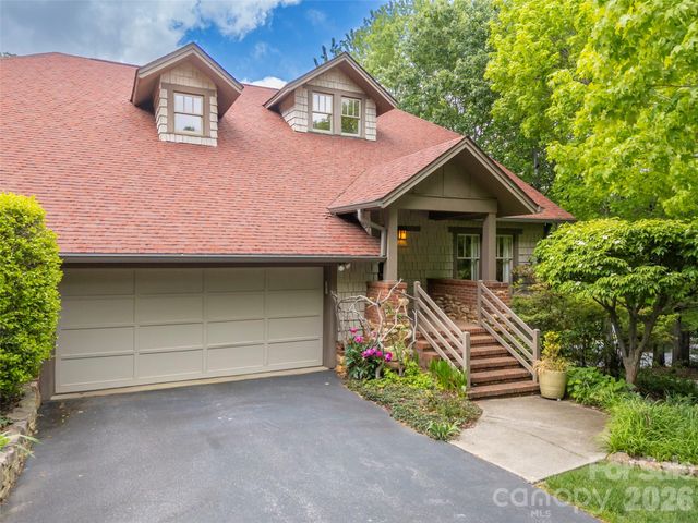 4 Lacoste Drive, Hendersonville, NC 28739