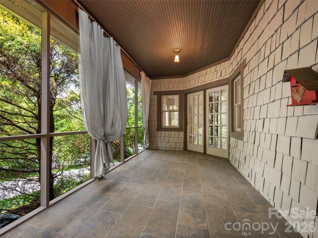 4 Lacoste Drive, Hendersonville, NC 28739